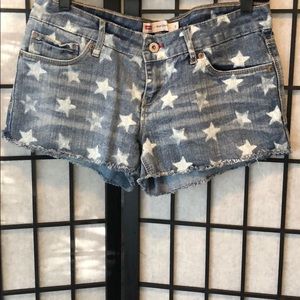 Levi white star shorts